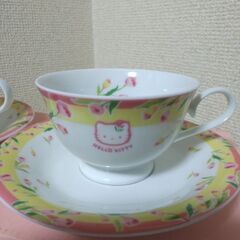 未使用　 HELLO KITTY ハローキティ　花柄カップ・ソーサー２個セットの画像