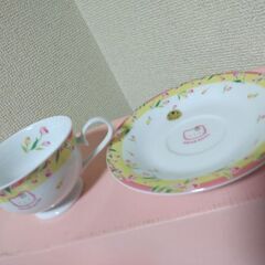 未使用　 HELLO KITTY ハローキティ　花柄カップ・ソーサー２個セットの画像