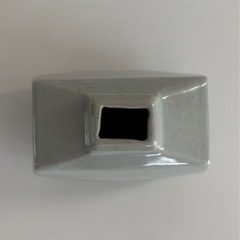 未使用　波模様のグレー陶器一輪挿しの画像