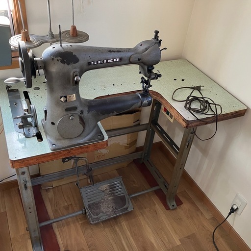 中古　モーター付きミシン台のみ（ミシン本体なし）