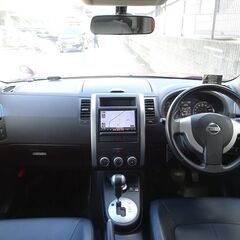 即乗りＯＫ 4WD 25年式 エクストレイル 後期 クリーンディーゼルターボ HDDナビ フルセグTV Bluetooth バックモニター インテリキー 撥水シート HID ETC スタッドレスタイヤ付きの画像