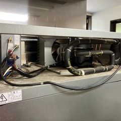 業務用冷蔵庫のジャンク品です、現状で収納庫にいかがでしょう。の画像