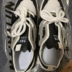 取引中〜新品未使用28cmメンズスリッポンの画像