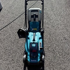マキタ充電式芝刈機 MLM330Dの画像
