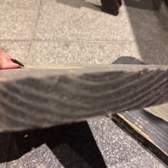 アンティーク靴を脱いでいったんスリッパ履く前の足置きの画像