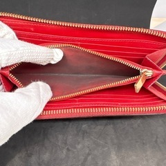 クリスチャンルブタン 長財布 本革 赤 ラウンドジップ 男女OKの画像