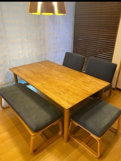 ダイニングテーブル