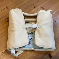 チャイルドシート テーブル  チャイルドデスク 車用品 チャイルドトレイ シートテーブル 幼児 子ども用 食事 お絵かき お遊び台 車 両側に   収納ポケット付きの画像