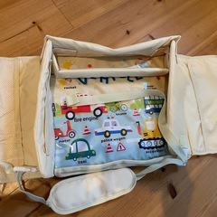 チャイルドシート テーブル  チャイルドデスク 車用品 チャイルドトレイ シートテーブル 幼児 子ども用 食事 お絵かき お遊び台 車 両側に   収納ポケット付きの画像