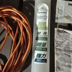 植木　バリカンマキタ製　電動100Ｖ　延長コード付きの画像