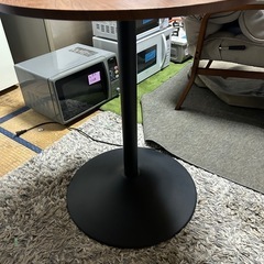 丸型テーブルの画像
