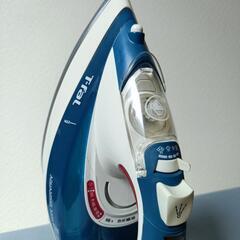 T-fal/スチームアイロンAQUA SPEED 5336と高さ調整可能なアイロン台の画像