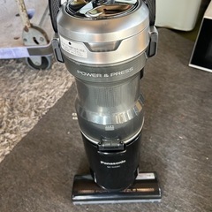2017年製 Panasonic 電気掃除機 MC-SU220Jの画像