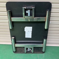大理石調テーブルの画像