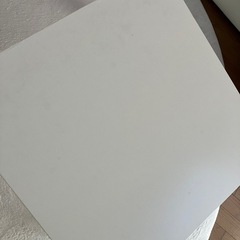 IKEAの白いローテーブル差し上げますの画像