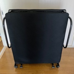 シングルサイズ折りたたみベッドの画像