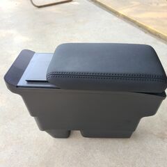 ヤリスクロス 専用 コンソールボックス スライド式 ドリンクホルダー機能搭載 トレイ内蔵 大容量 肘掛け 肘置きの画像