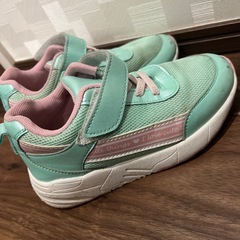 女の子　キッズ　スニーカーの画像