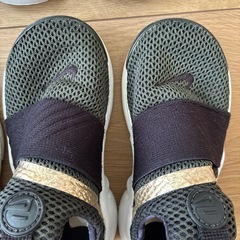 子供用シューズの画像