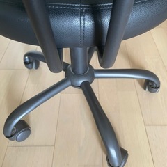 「ニトリ」コンパクトオフィス椅子の画像