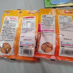 うさぎのおやつ ちょびっとシリーズ おやつ 4個 と 爪切り ブラシ などの画像