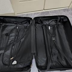 【難あり】黒のキャリーケース　スーツケースの画像