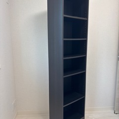 黒の木目調　本棚の画像