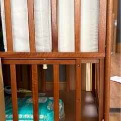 カトージ ベビーベッドと敷布団の画像