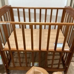 カトージ ベビーベッドと敷布団の画像