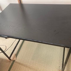 デスク、机の画像