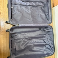 7/31まで　スーツケース(キャスター故障)の画像