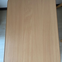 折りたたみテーブルの画像