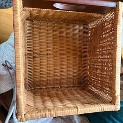 籐籠ラック？の画像