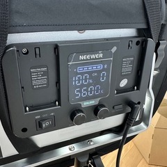 NEEWER 撮影用照明器具　LEDライト　バッテリー、電源両方使えますの画像