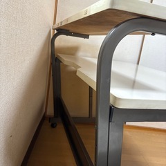 【受渡し10/11午前のみ】パソコンデスクの画像