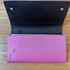 【新品未使用】　PRADA 長財布　プラダ　財布　M608 ベゴニア 二つ折り 三角プレートの画像