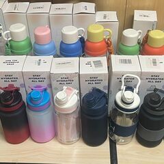 水筒 ウォーターボトル スポーツボトル プラスチック 洗いやすい 広口 ストロー 直飲み 耐冷 耐熱 持ち手付き 携帯便利 軽い　まとめ買い歓迎　卸ます　アマゾン引き上げ商品　倒産品　ネット商材　卸ます　転売　アマゾン引き上げ商品　卸し　問屋　倒産品　転売OK　ネット商材　アマゾン　商品　新品　未使用　アウトレット　卸売　卸売りの画像