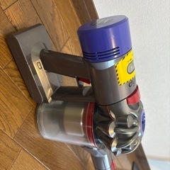 ダイソン掃除機　V8 fluffy＋　（値段交渉可） 　の画像