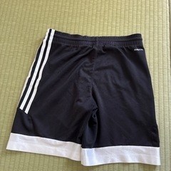 130サイズ　adidas ショートパンツの画像