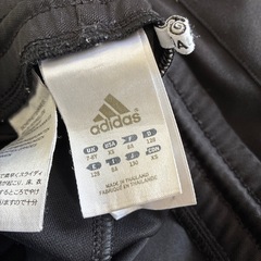 130サイズ　adidas ショートパンツの画像