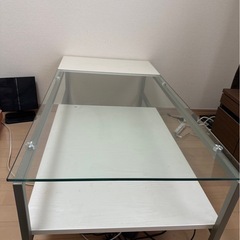 ガラステーブルの画像