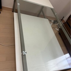 ガラステーブルの画像