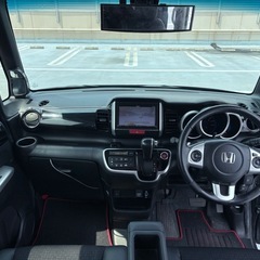 ★大人気の後期型N-BOXカスタムターボ★車検R8年4月★ストレスフリーの画像