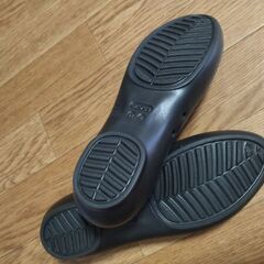 Crocs/クロックス☆リナ フラットシューズ W6 ブラック　コンフォート　22センチ♪定価3970円の画像