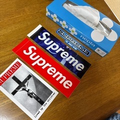 シュプリームステッカーの画像