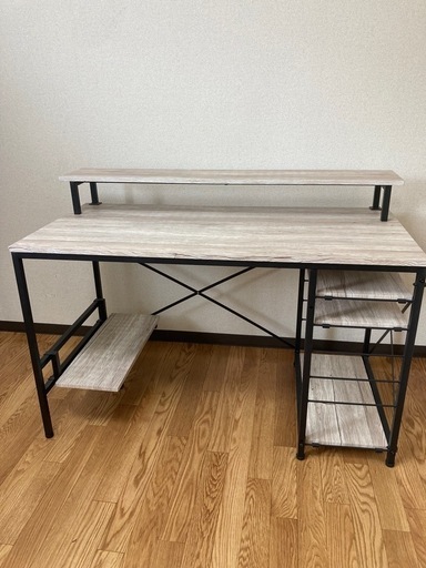 今月27日まで　値下げしました。机