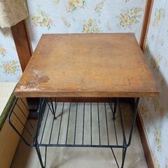 ラック付きサイドテーブル（大きめ）の画像