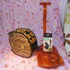 P5現品販売 17.980円沖縄三線専用蛇皮強化(二重張)型チーガ、胴巻き、三線台、調弦チューナーセットの画像