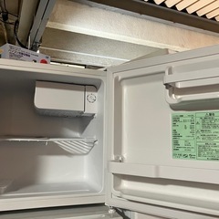 ロ 2507-504 REFAGE ノンフロン冷蔵庫 YRZ-CO5L  定格内容積 46L 2024年製 動作確認済み キズ 汚れありの画像