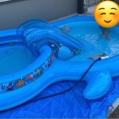【トイザらス限定】おおきなくじら滑り台つきプール　空気入れ付きの画像
